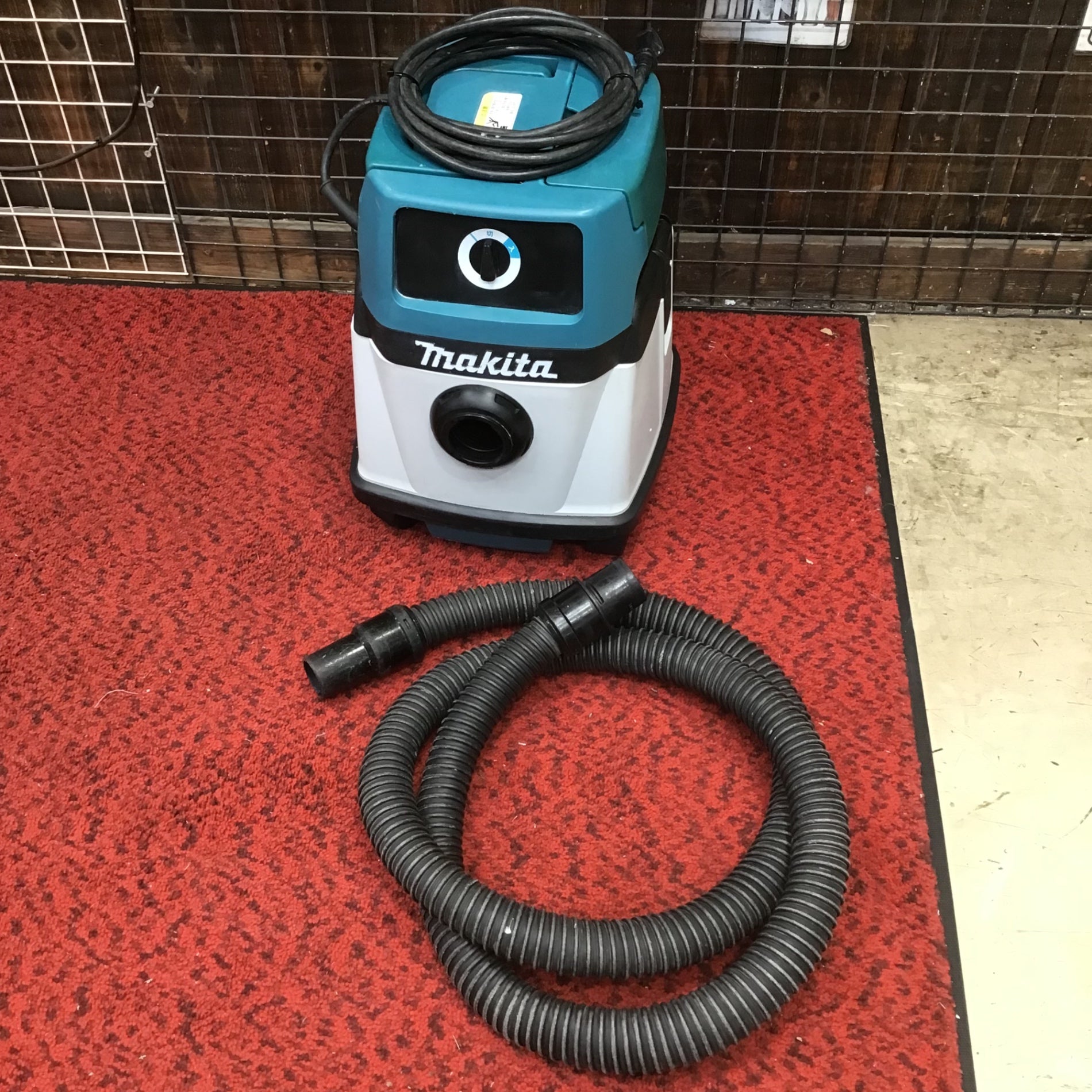 makita乾湿両用業務用集じん機473 Makita 掃除機 モデル473 100V 1050W