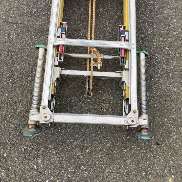 【店頭受取り限定】 ナカオ 2連伸縮はしご 軽太 LT-8.3 【鴻巣店】下から2段目付近に割れアリ ※現状品