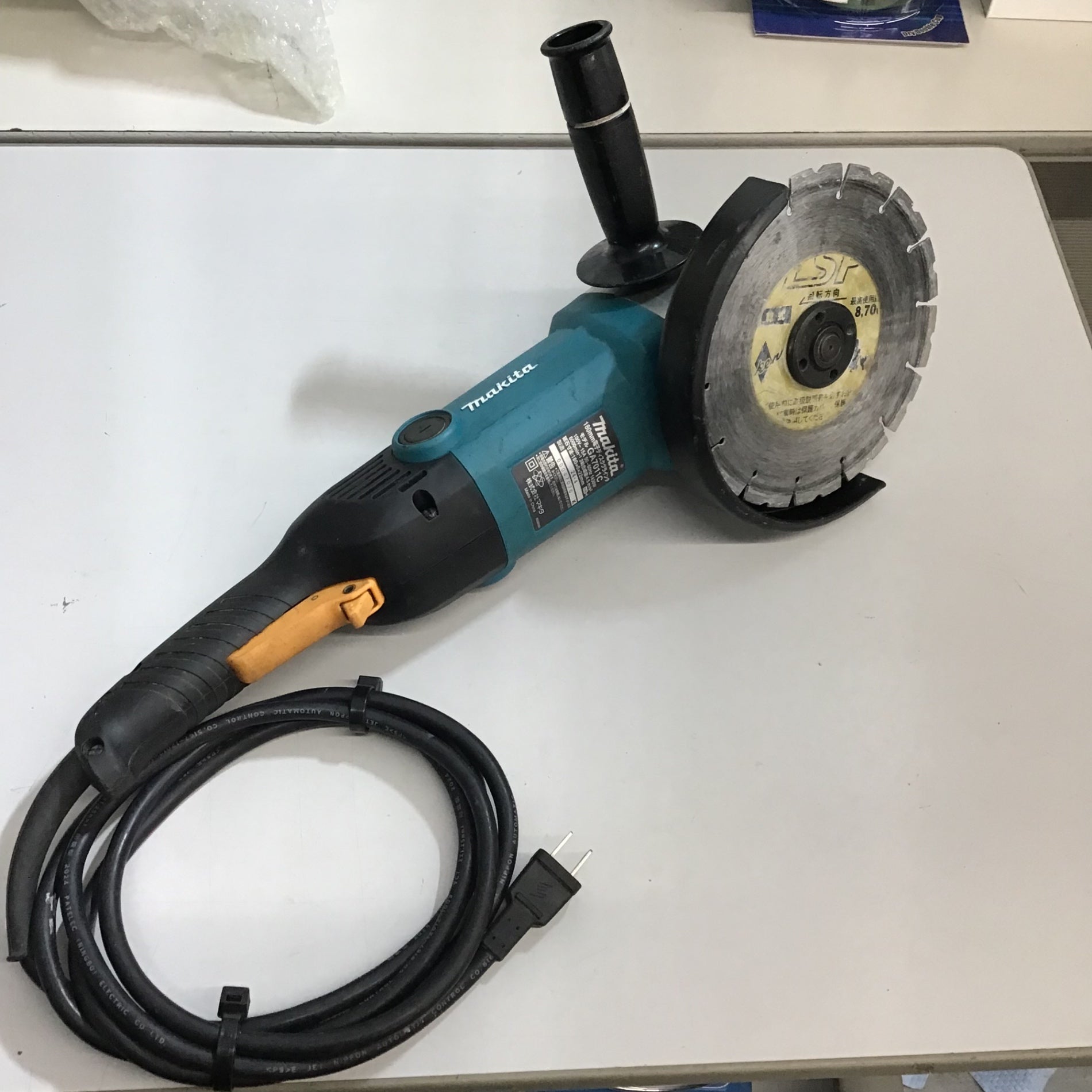 中古品】☆マキタ(makita) 180mm 電子ディスクグラインダ GA7011C