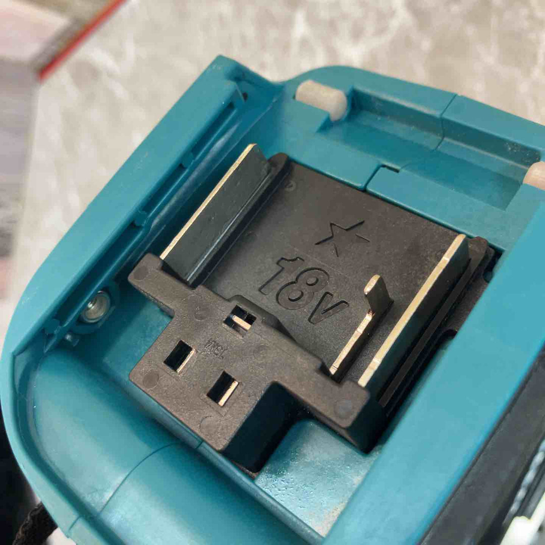◇マキタ　充電式ボードカッター SD180DZK 18V【八潮店】