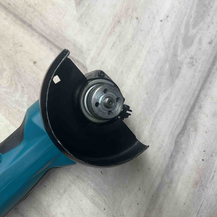 ☆マキタ(makita) コードレスディスクグラインダ GA402DZ【越谷店】