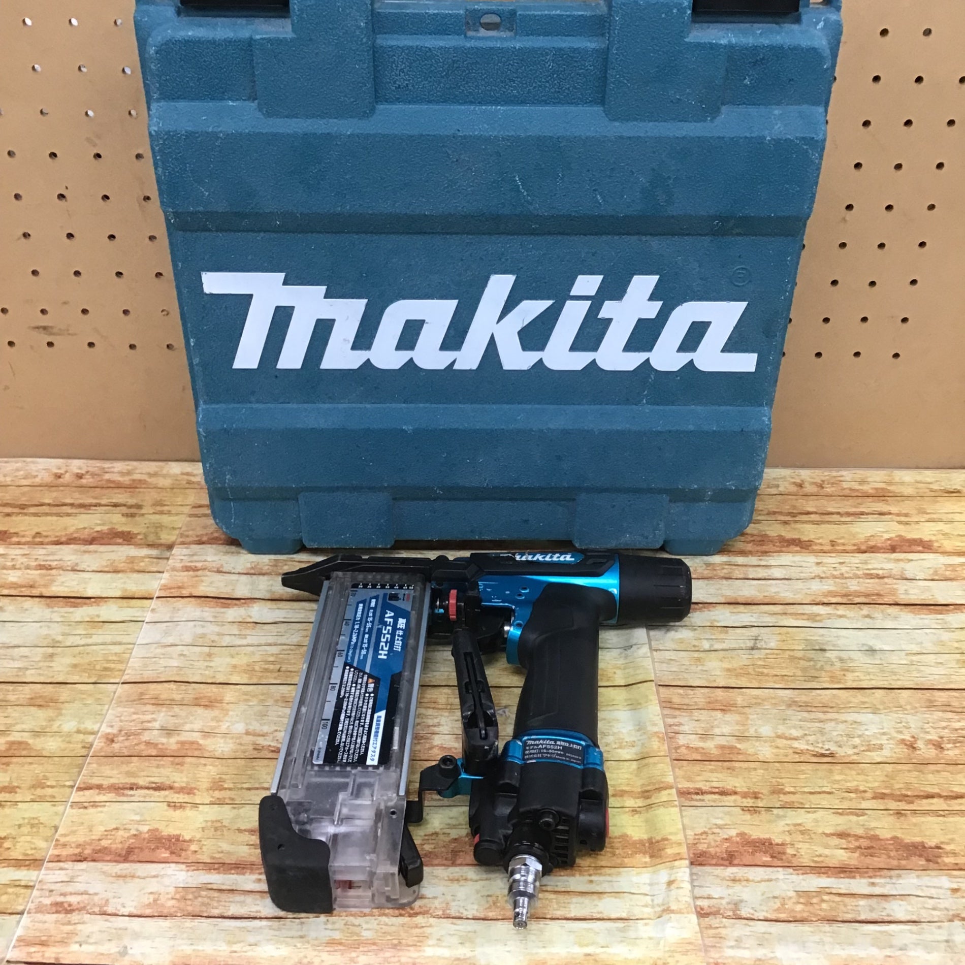 5483【程度良好】マキタ/makita 高圧フィニッシュネイラ AF552HM 5483【程度良好】マキタ/makita 高圧フィニッシュネイラ AF552HM