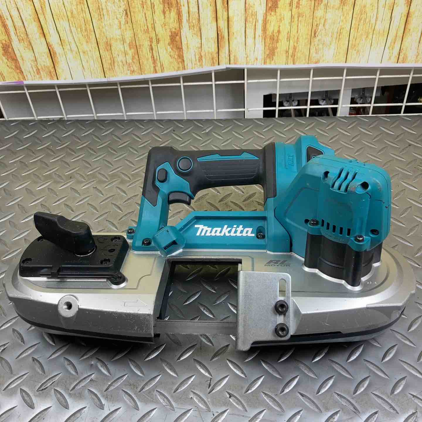 マキタ(makita) コードレスポータブルバンドソー PB183DZ【川崎 マキタ(makita) コードレスポータブルバンドソー PB183DZ【川崎