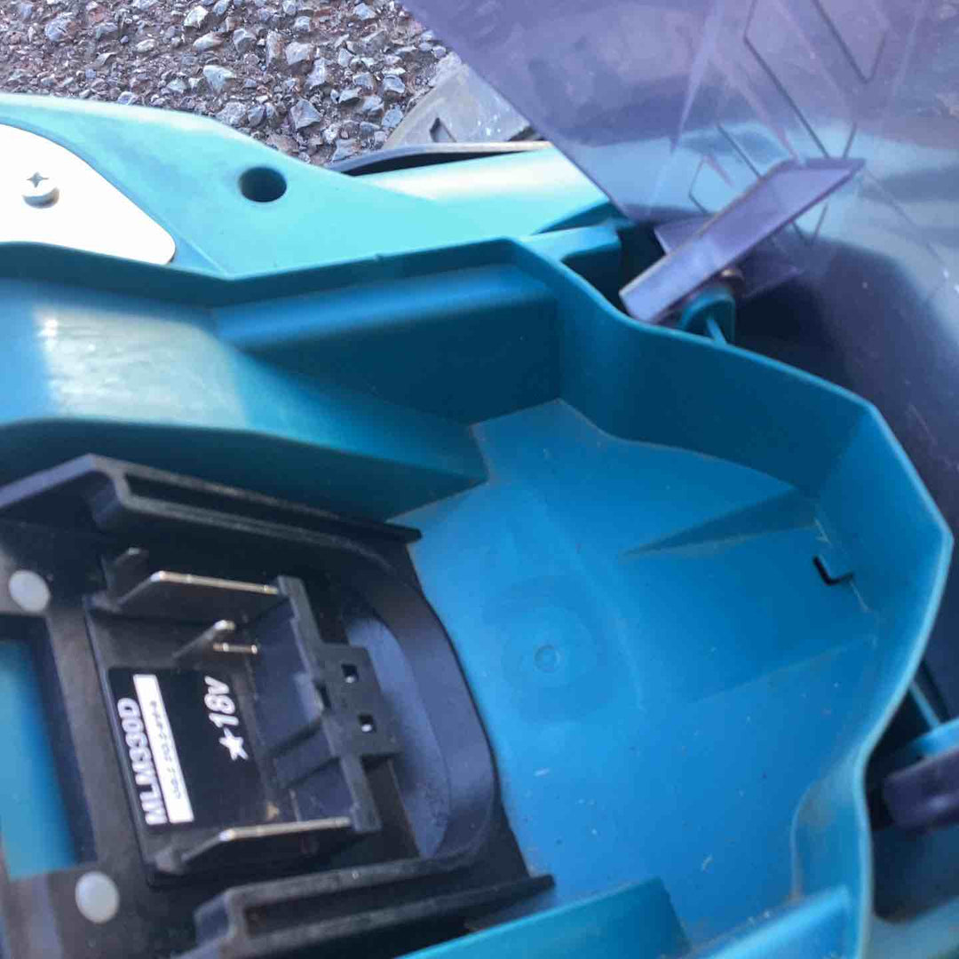【店頭受取り限定】マキタ(Makita) 330ミリ充電式芝刈機 18V バッテリ、充電器別売 MLM330DZ 青【越谷店】