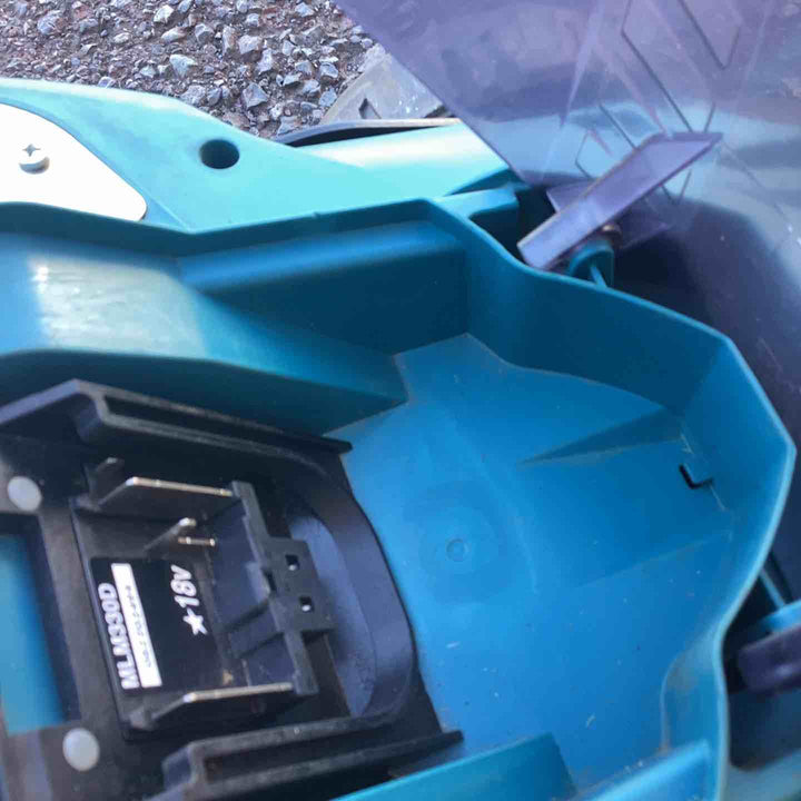 【店頭受取り限定】マキタ(Makita) 330ミリ充電式芝刈機 18V バッテリ、充電器別売 MLM330DZ 青【越谷店】