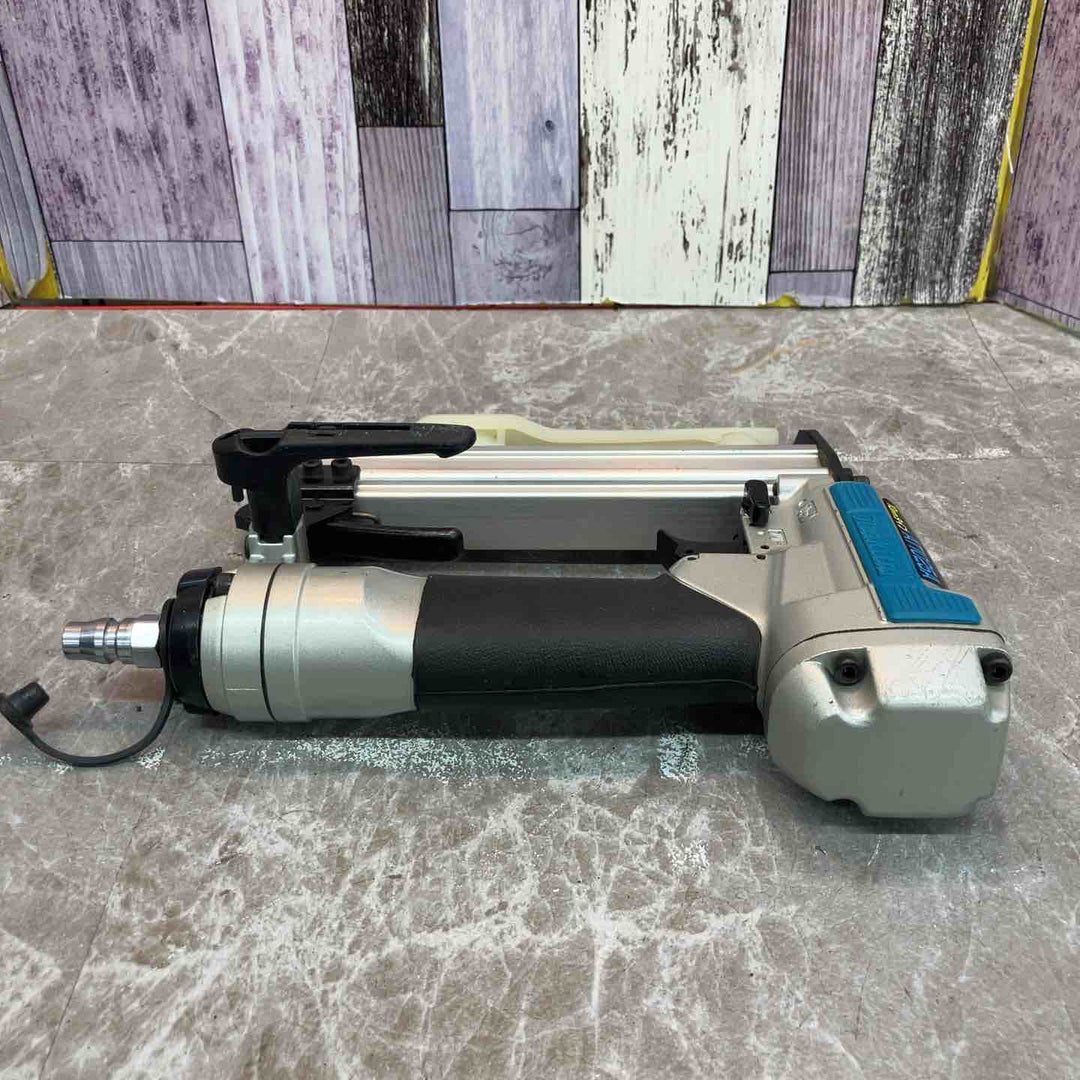 ◇マキタ(makita) 常圧エアタッカ 10mm AT1025AK【八潮店】