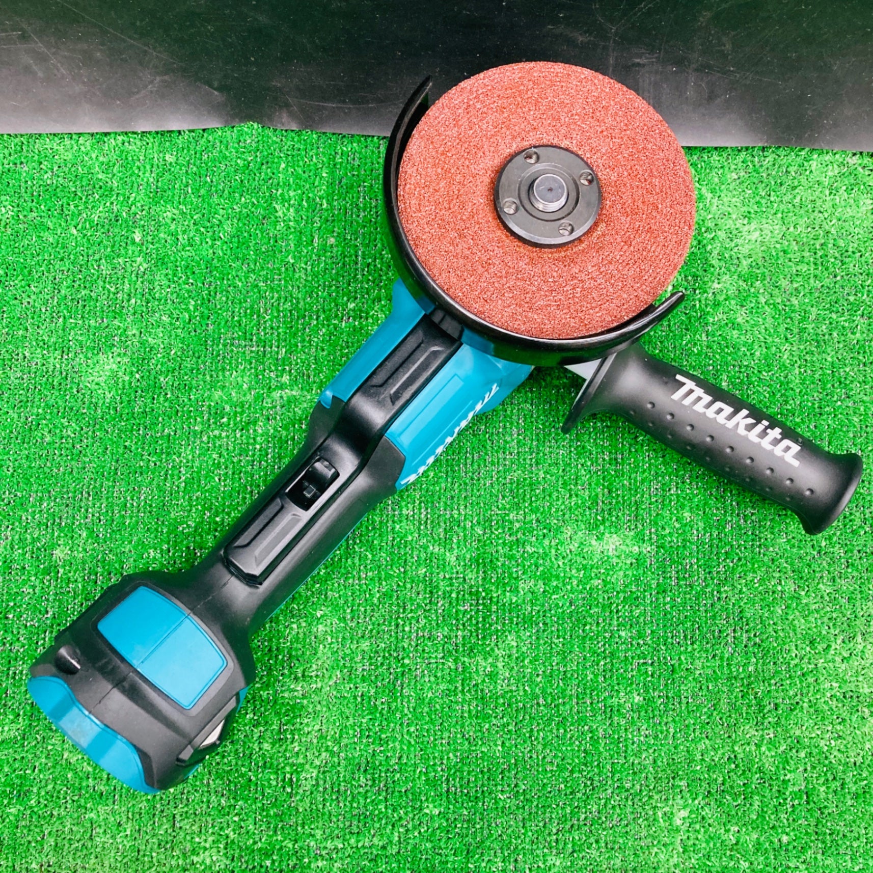 中古・バッテリ付き!】 マキタ makita 18V 125mm コードレスディスク 中古・バッテリ付き!】 マキタ makita 18V 125mm コードレスディスク