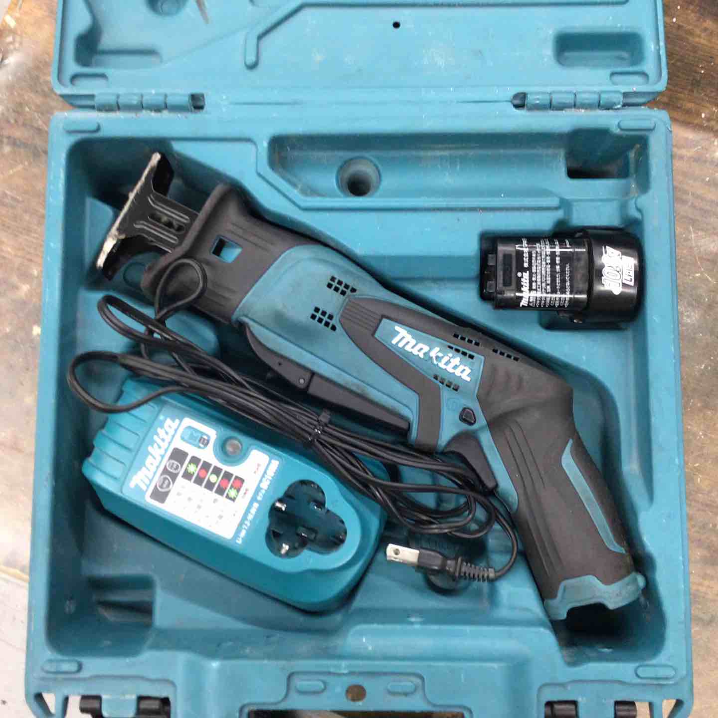 中古品 □ makita コードレスレシプロソー JR101DW □ F □ ITYQF49TK5DU ☆マキタ(makita) コードレスレシプロソー JR101DW【戸田店】 – アクト