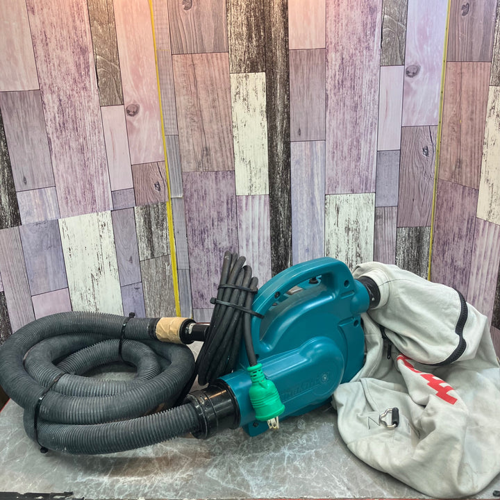 ★マキタ(makita) 小型集じん機 乾式 450(P) 集じん袋、ホース付き【八潮店】
