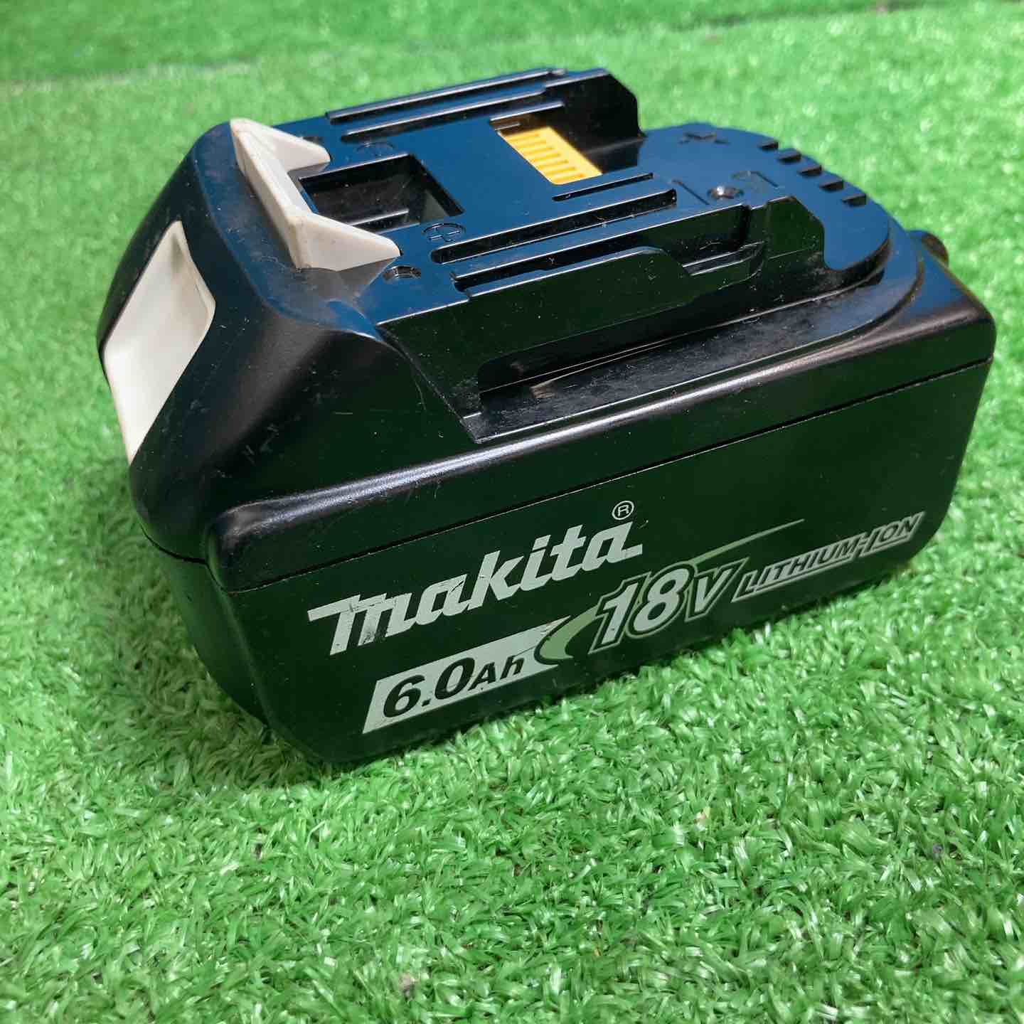 【未使用品】 マキタ makita コードレス 圧着機 TC300DRG バッテリー&充電器付 ダスタ 純正 充電式 18V 【戸田店】 中古品】☆マキタ(makita) コードレス圧着機 TC300DRG ◇バッテリー
