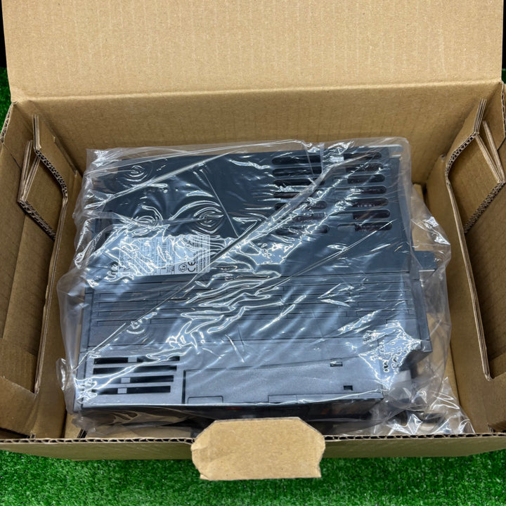 【未使用品】東芝 VFS15-2075PM  産業用インバーター 多機能 小型インバータ 三相モーター用【電材館越谷店】