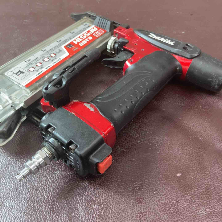 【中古品】 マキタ(makita) 高圧フィニッシュネイラ AF551H 【東大和店】