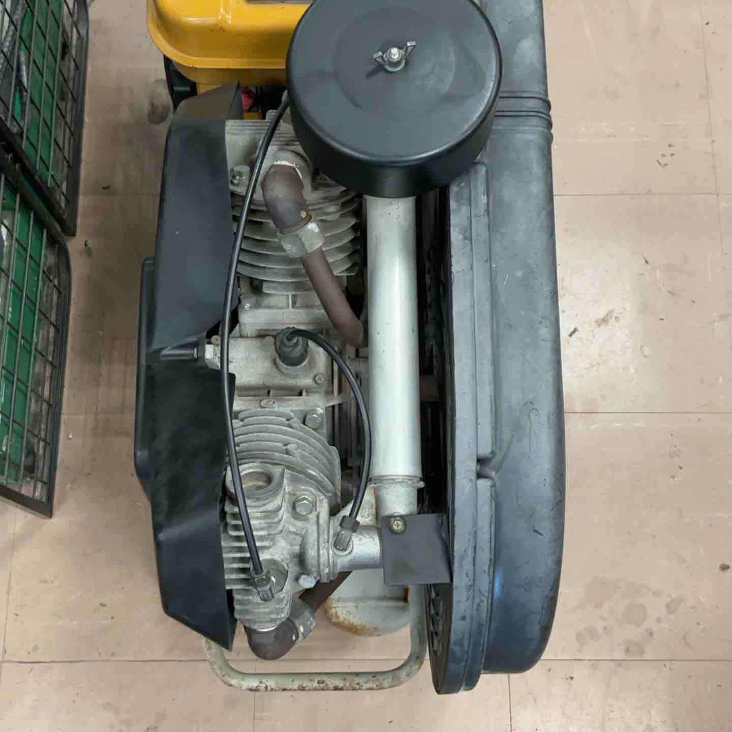 イワタ　エンジンコンプレッサー　動作品 アネスト岩田 エンジンコンプレッサー 動作確認済。COMG PLUE22B-10