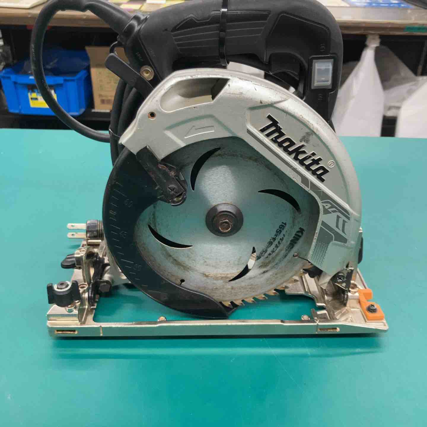 ☆マキタ(makita) 電気マルノコ HS6301B ブレーキ若干緩め【戸田店