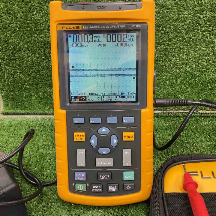 【ジャンク品】【バッテリー使用不可】 FLUKE スコープメーター モデル：【川崎店】