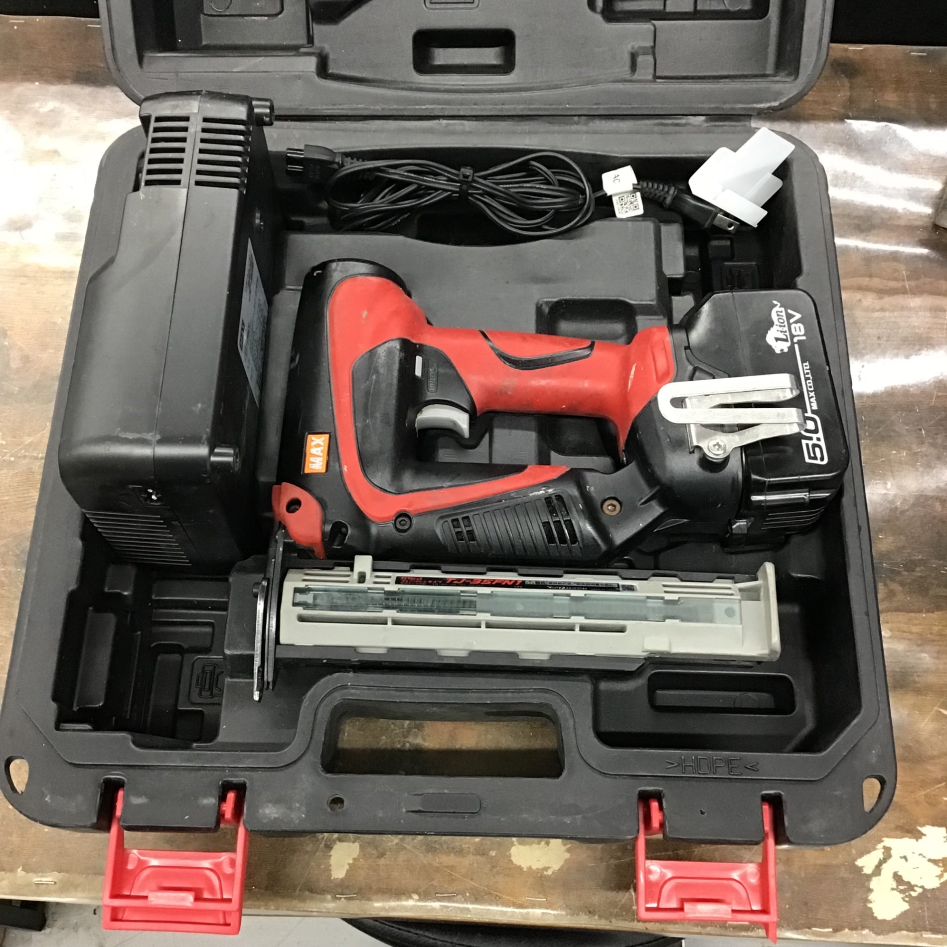 マックス(MAX) TJ-35FN1-BC/50A コードレスフィニッシュネイラ【船橋馬込店】【店頭取引限定】【中古】管理番号：ITEBA0D6QMK6 TJ-35FN1シリーズの製品詳細ページ | 充電式フィニッシュネイラ