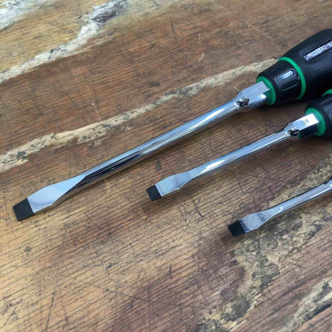 ▲ネプロス(nepros)樹脂柄マイナスドライバーセット4本　NTD1M04【柏店】