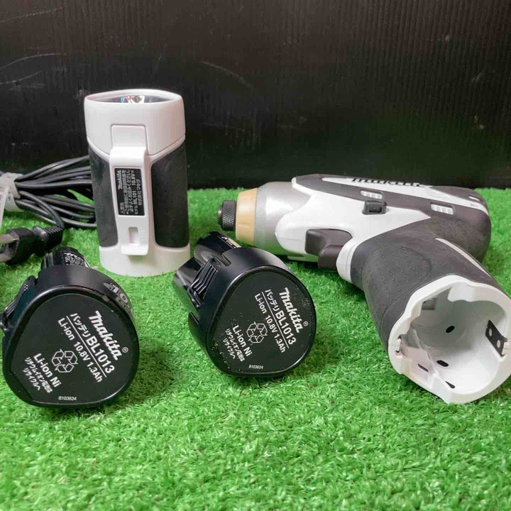 【美品】☆マキタ(makita) コードレスインパクトドライバ TD090DWXW インパクト・ライト・ビットセット【岩槻店】