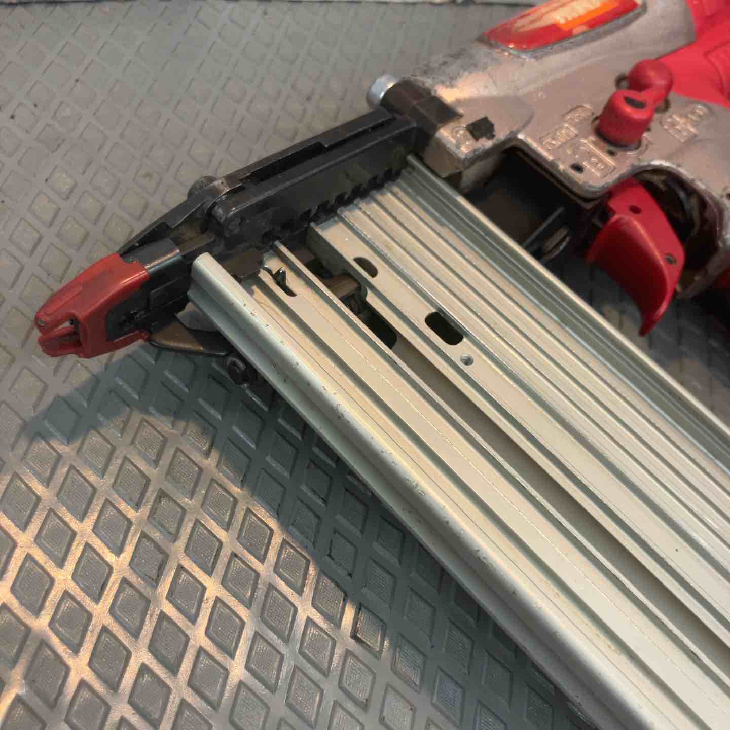 中古品】マックス(MAX) 高圧フィニッシュネイラ HA-55SF1(D)【所沢店