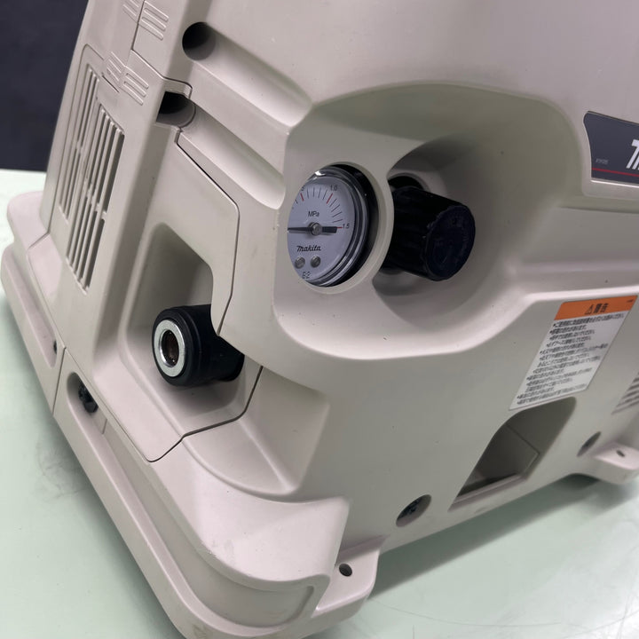 ★マキタ(makita) エアコンプレッサー AC700【越谷店】