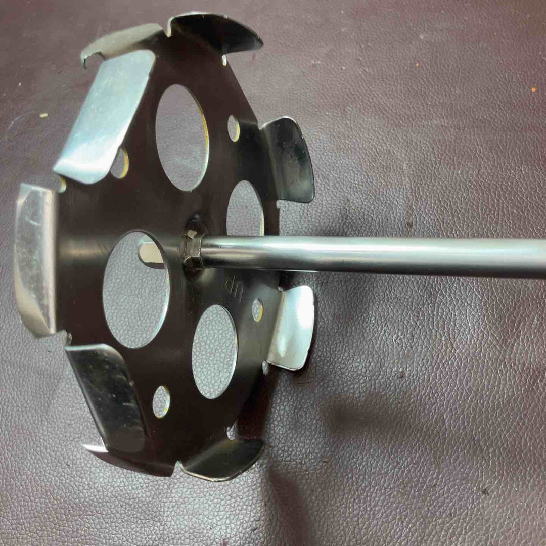 【中古品】 マキタ(makita) コードレスかくはん機 UT130DZ 充電1回バッテリー 18V/6.0Ah BL1860B 1個付 充電式撹拌機 【東大和店】