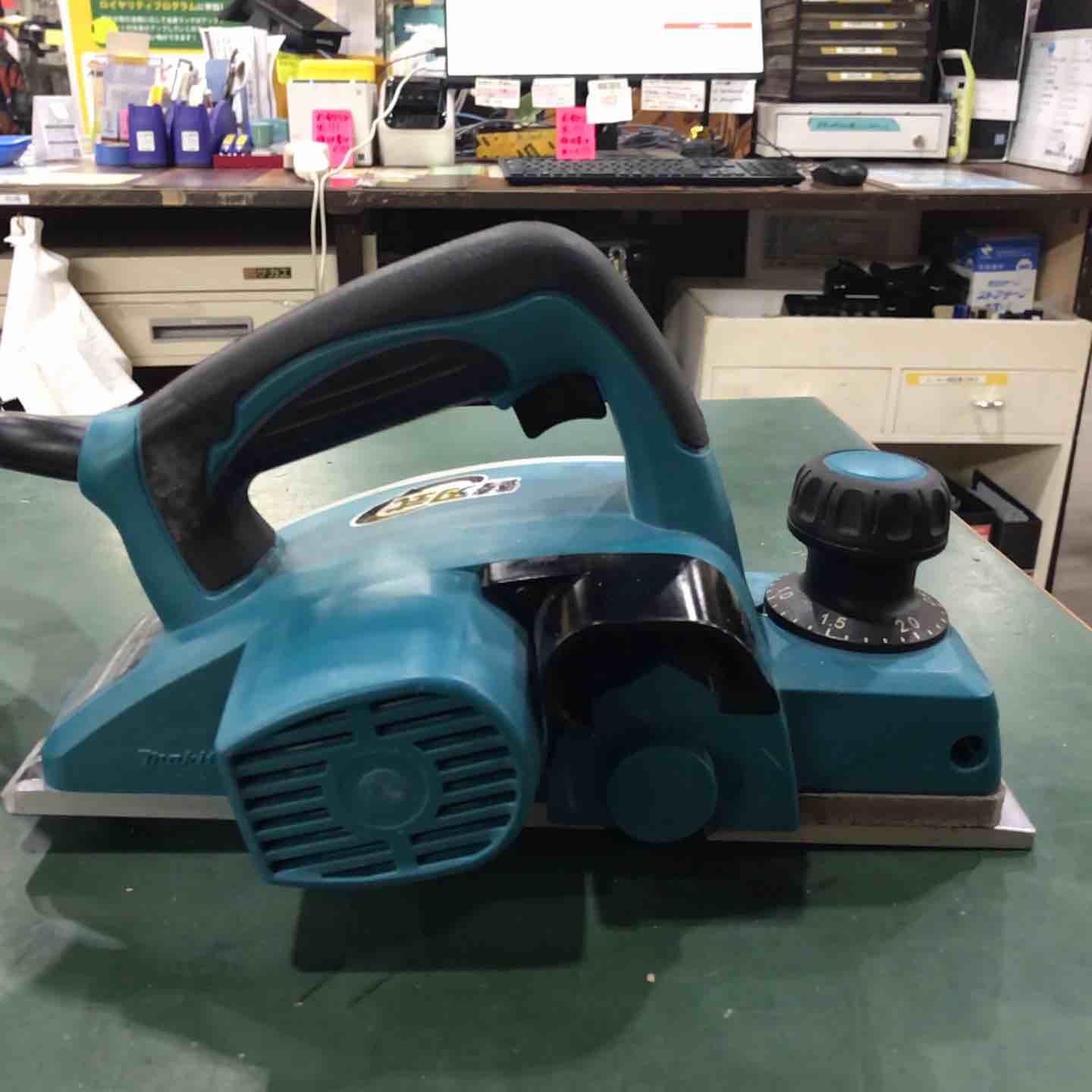 値下げしました！【中古】マキタ Makita KP0800A 82mmカンナ【ハンズクラフト佐賀】 Amazon | マキタ(Makita) 82mm電気カンナ KP0800A | 電気カンナ