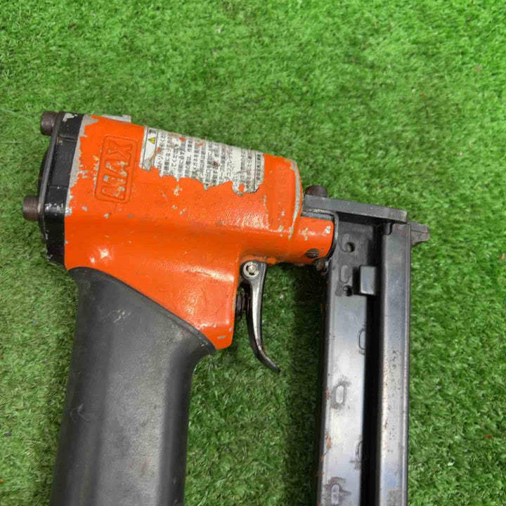 ◇マックス(MAX) 常圧エアタッカ F線ステープル用 (TA-20FP/222Fキュウオン)【草加店】