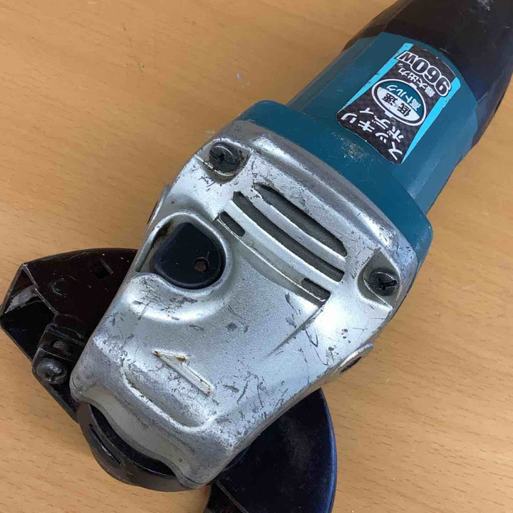 マキタ(makita) 100mmディスクグラインダ GA4032 DIY 鉄筋 アングル材 仕上げ磨き 建築 石材 加工 コンクリート ブロック レンガ タイル 研磨 ガラス 断面磨き 加工【越谷店】