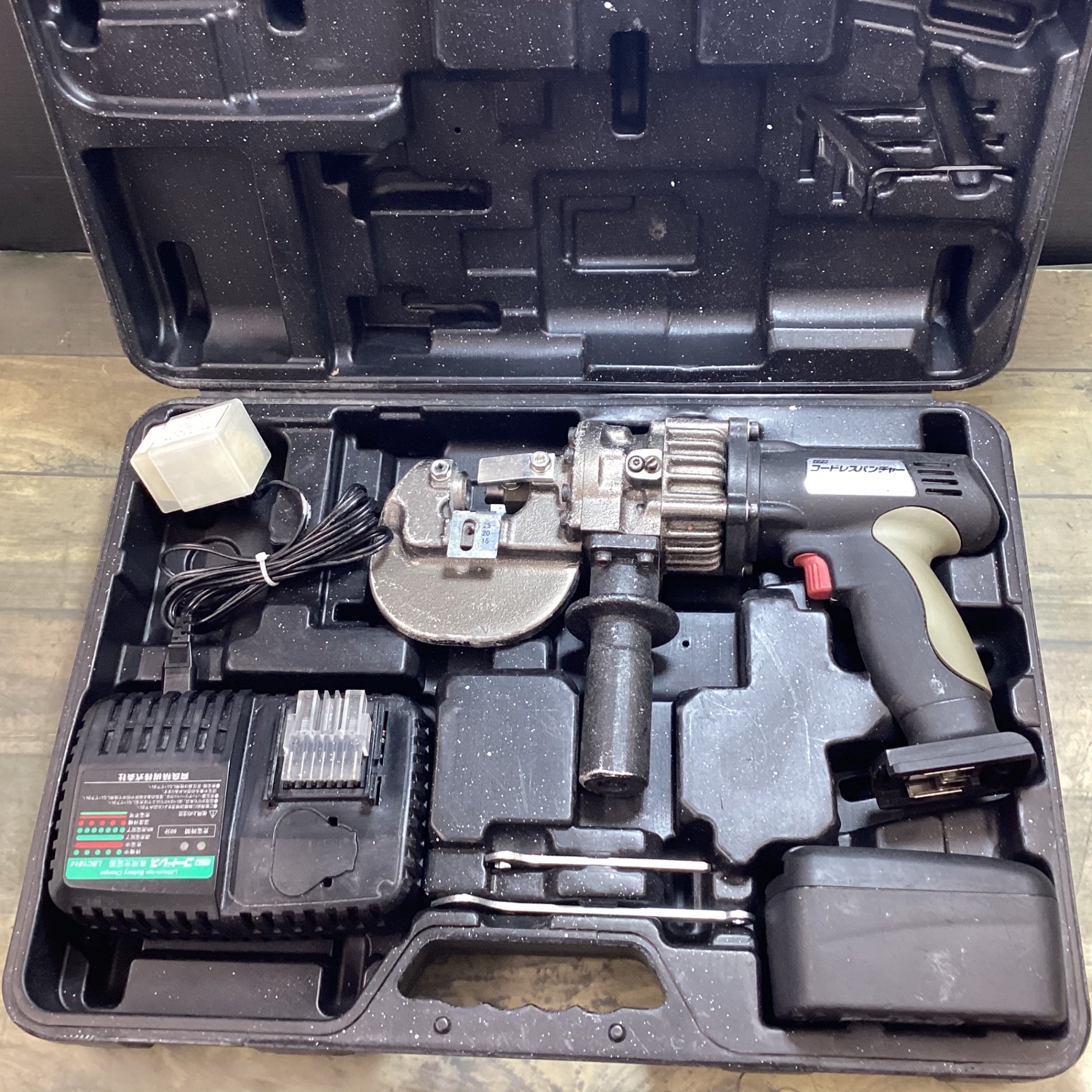 育良精機(IKURA) コードレスパンチャー IS-MP15LX 【東大和店 育良精機(IKURA) コードレスパンチャー IS-MP15LX 【東大和店