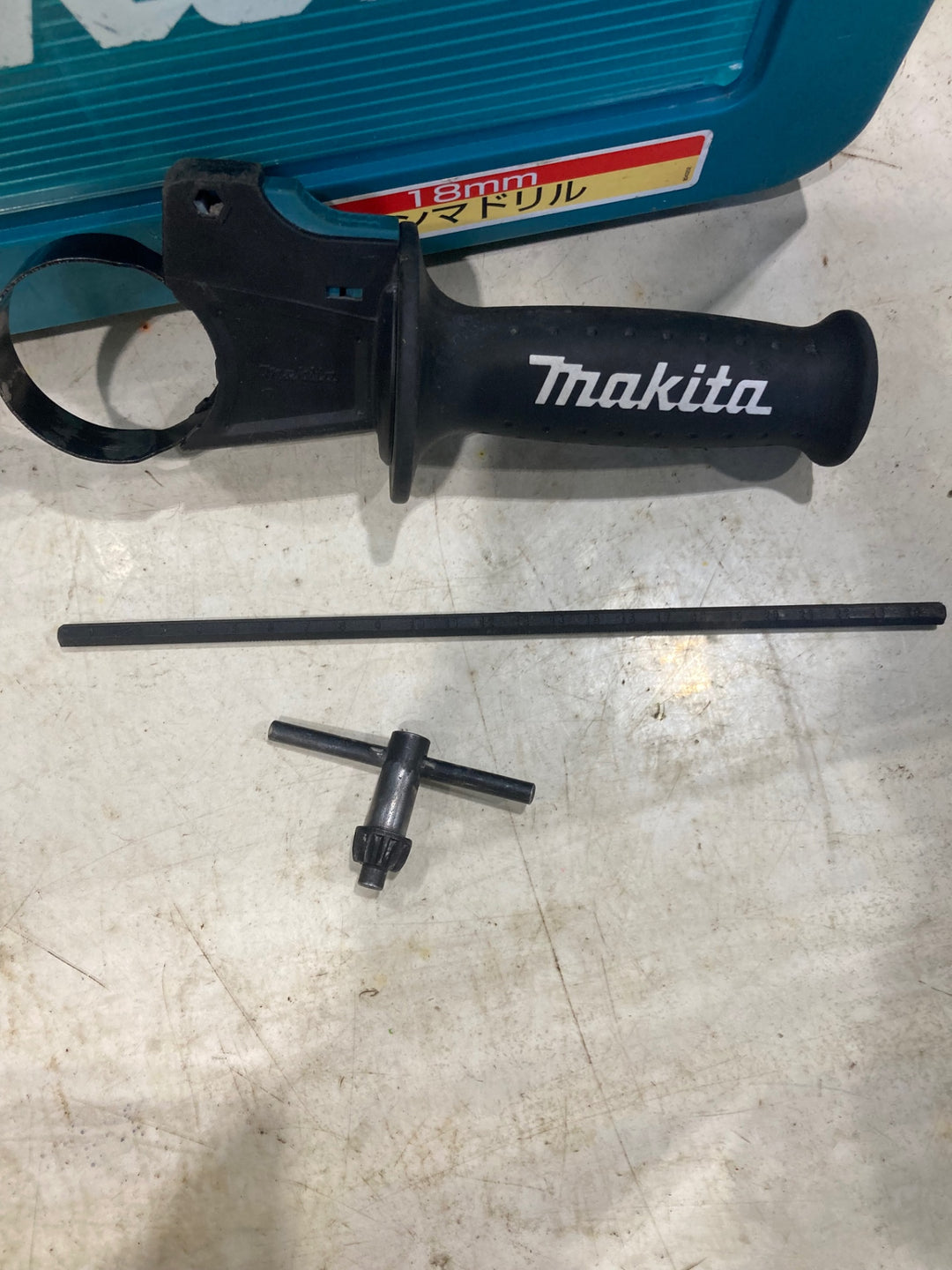 ★マキタ(makita) ハンマドリル HR1831FT　穴あけ能力：コンクリート18mm，鉄工10mm，木工24mm　ストレートビットタイプ【川口店】