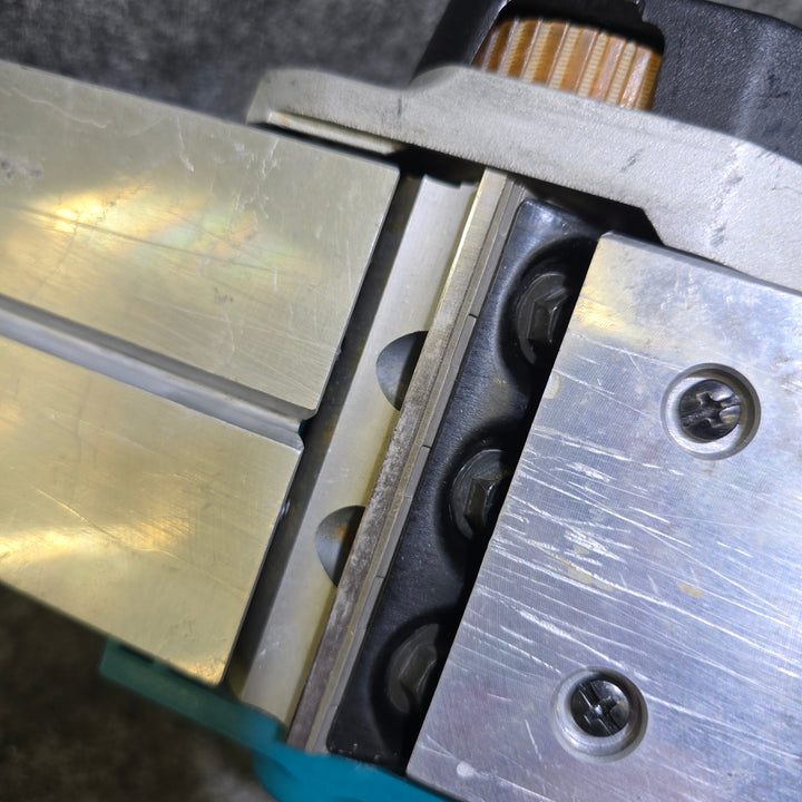 【中古品・14.4V 3.0Ahバッテリ付き！】マキタ(makita) 14.4Vコードレスカンナ KP140DZ【桶川店】