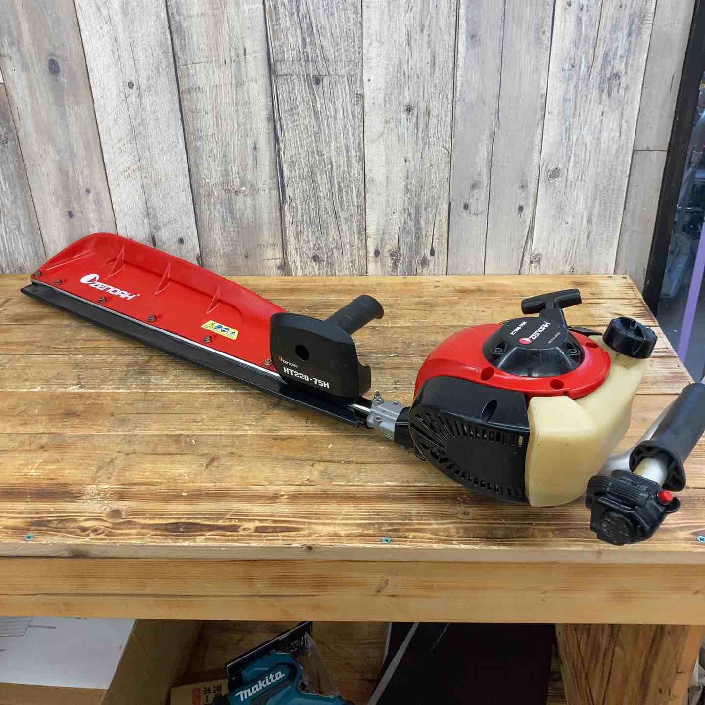 中古品】ゼノア(ZENOAH) ヘッジトリマ HT220-75H 片刃710mm 21.7