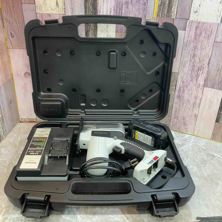 ◇パナソニック(Panasonic) コードレス角穴カッター EZ4543LE1S-B ボードカッター【八潮店】