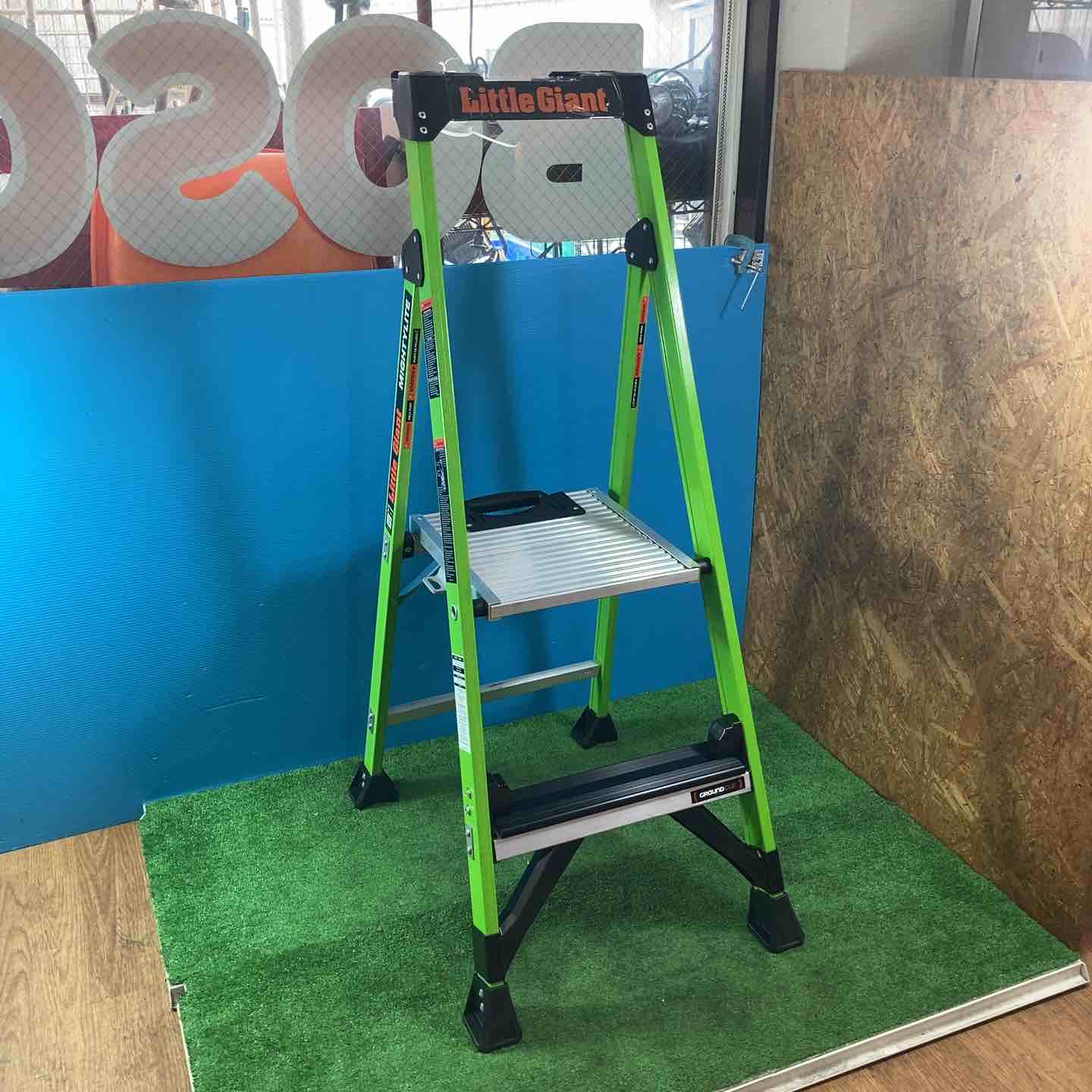 【未使用品(店頭展示品)】リトルジャイアント 脚立 マイティライト2.0 LG-15404【岩槻店】 未使用品(店頭展示品)】リトルジャイアント 脚立 マイティライト2.0 LG