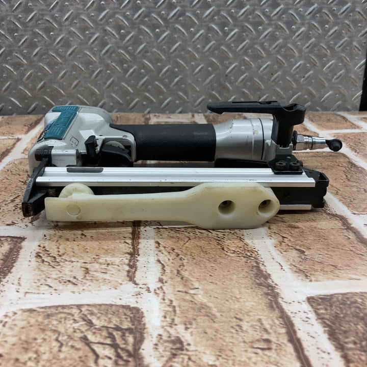 ★マキタ(makita) 常圧エアタッカ AT425AK【所沢店】