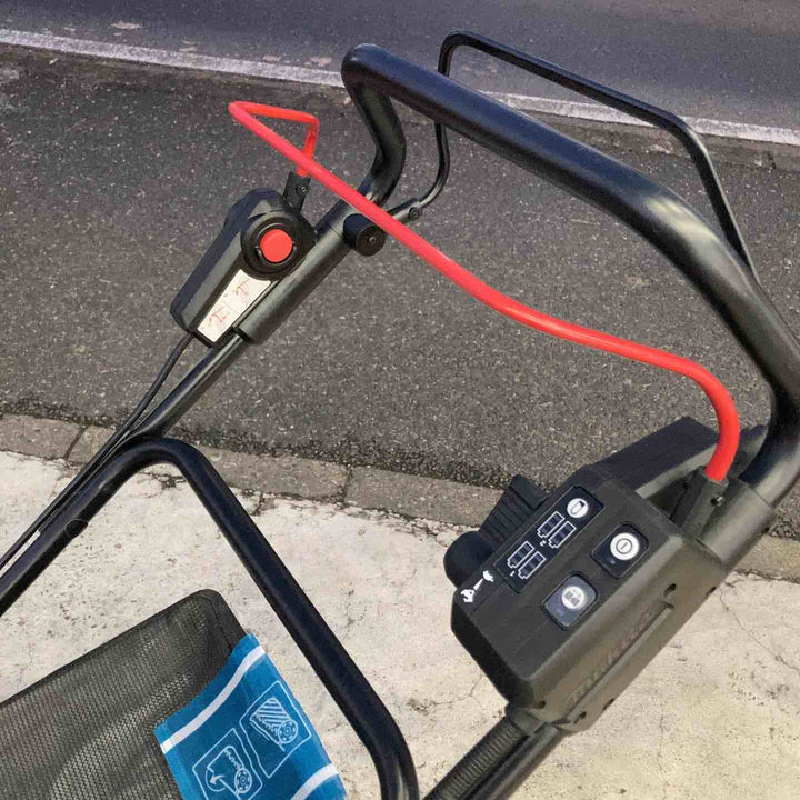 【店頭受取り限定】マキタ(Makita) 充電式芝刈機 刈込幅534mm 36V バッテリ・充電器別売 MLM533DZ【草加店】