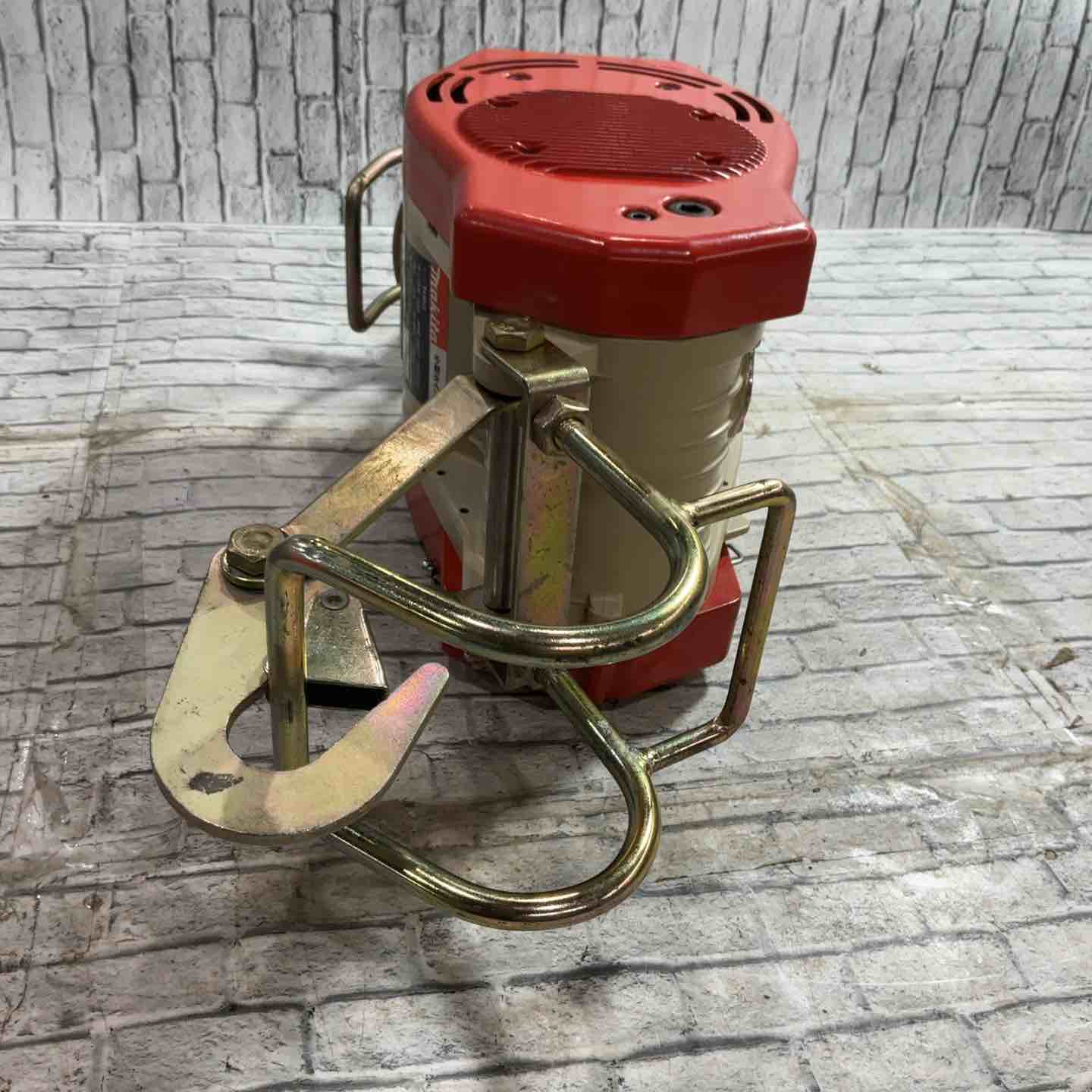 ◇マキタ(makita) 小型ホイスト(ワイヤー) 定格荷重60kg 揚程20m TH60