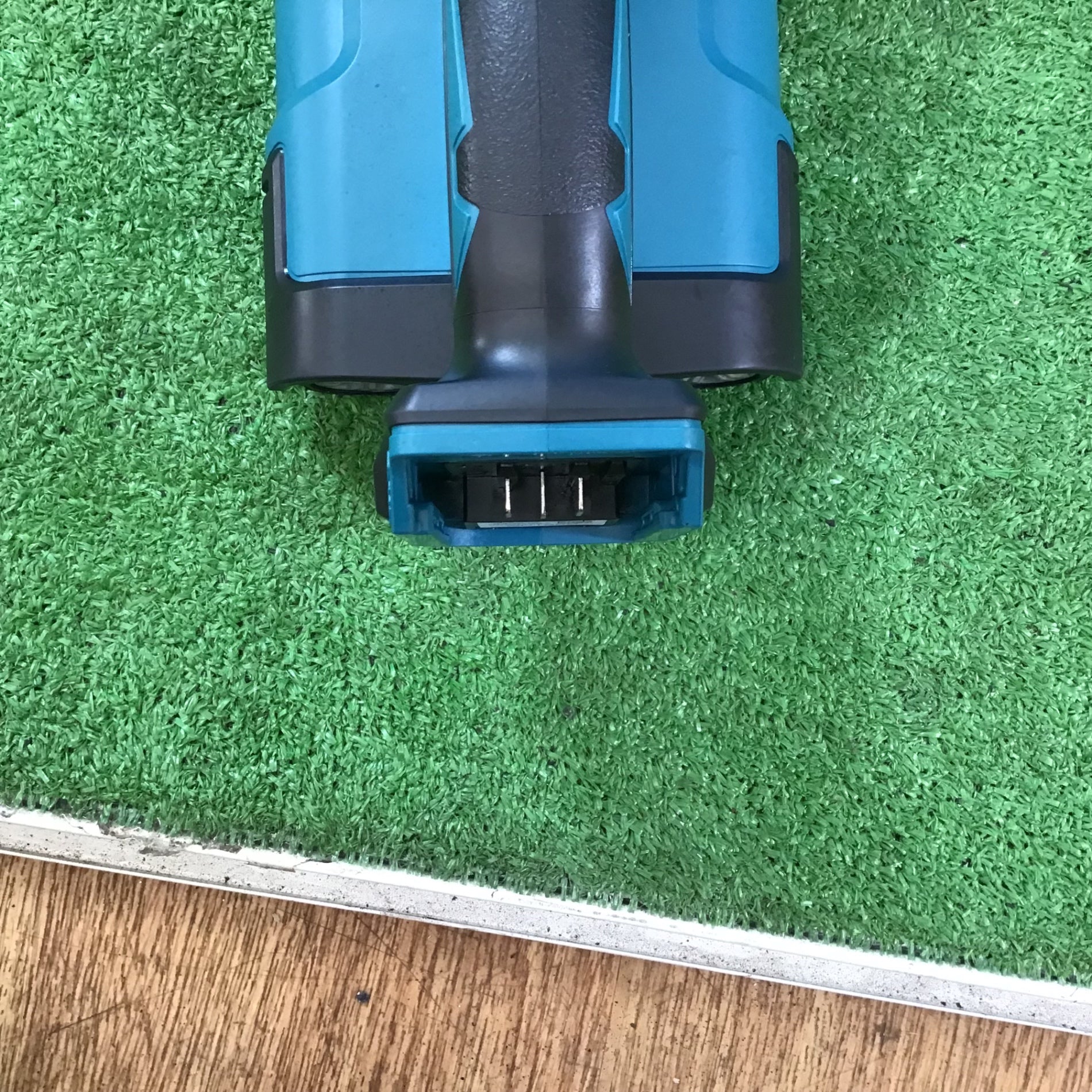 中古美品 □ makita コードレスウォールディテクタコンクリート探知機 □ E □ IT3M67L6P8VW 中古美品】☆マキタ(makita) コードレスウォールディテクタ