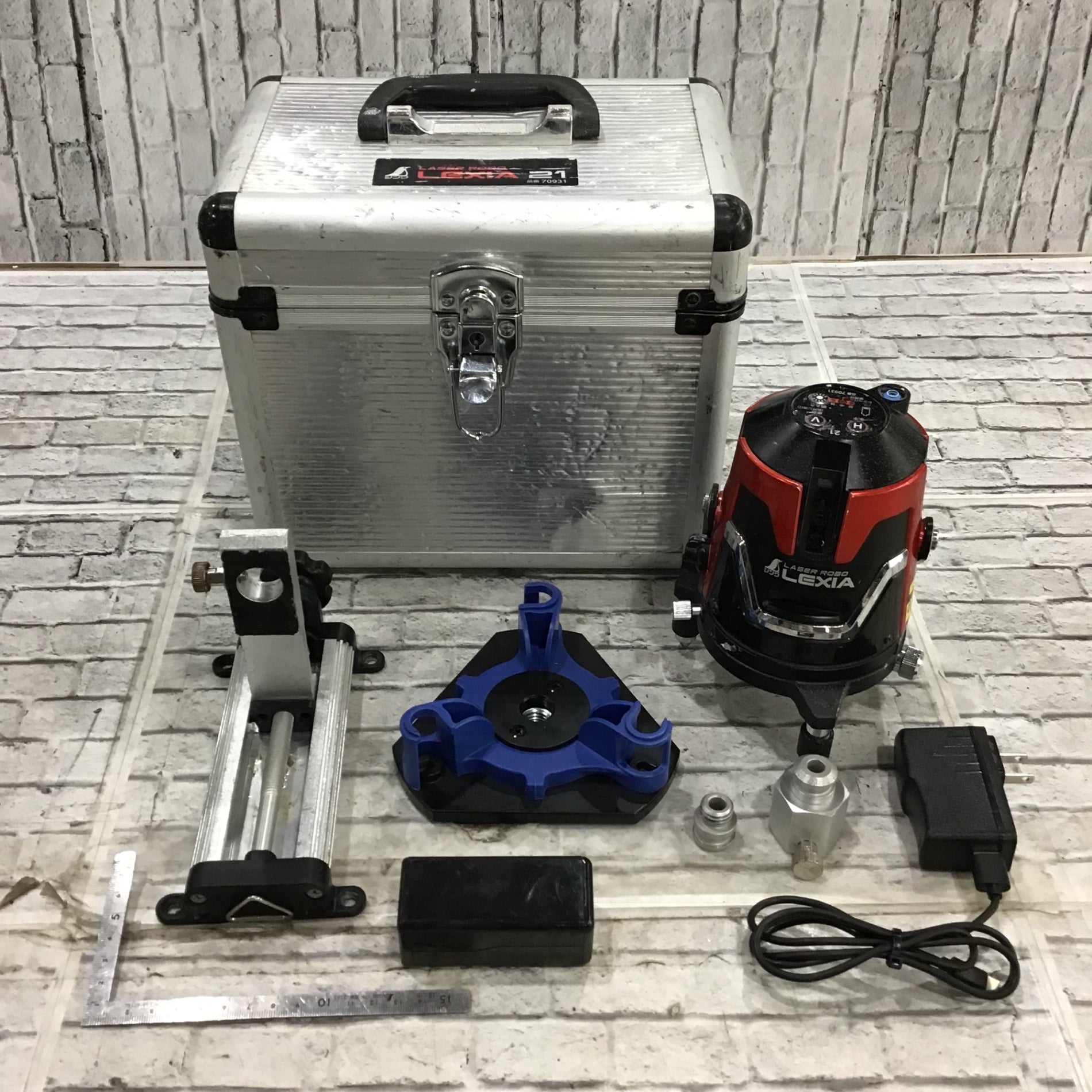 シンワ レーザー墨出し器 （レーザー墨出し器 – 金津屋商店）