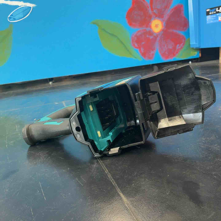 【中古品】 マキタ (Makita) 充電式コンクリートバイブレータ 40Vmax VR001GZAM 【藤沢店】