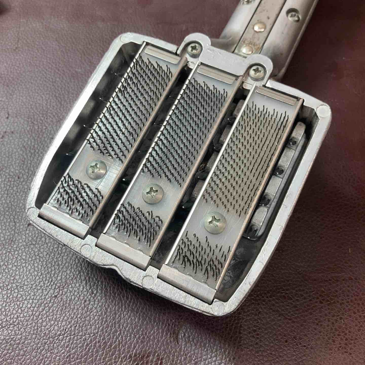 Roberts ロバーツ　ニーキッカー10-412 Roberts Carpet Tools Deluxe Knee Kicker 10-412-2, Silver - Carpet