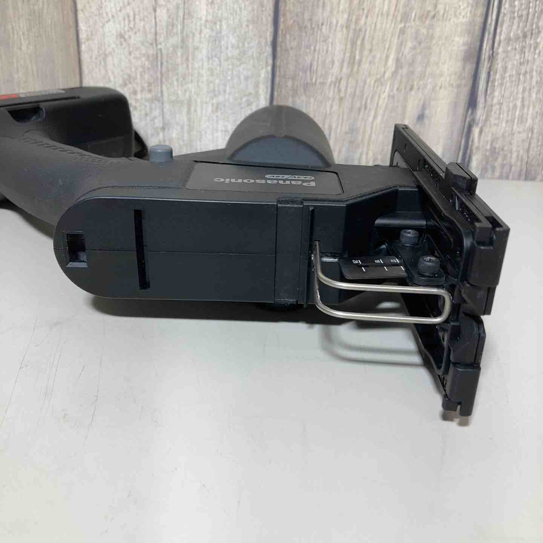 ◇パナソニック(Panasonic) コードレス角穴カッター 本体のみ EZ45A3X-B  ボードカッタ【戸田店】