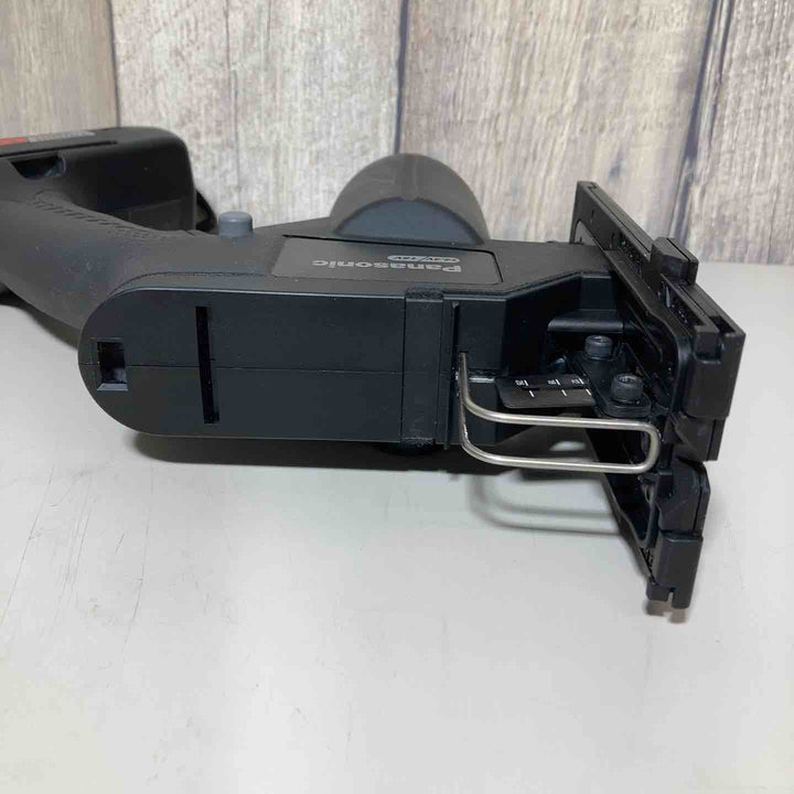 ◇パナソニック(Panasonic) コードレス角穴カッター 本体のみ EZ45A3X-B  ボードカッタ【戸田店】