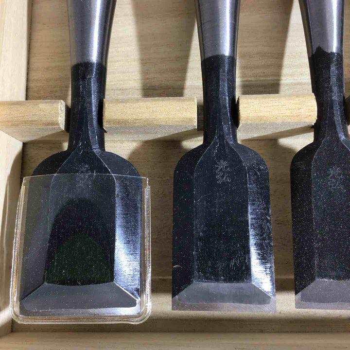 新光弘 追入のみ10本組(ヤスキ鋼)赤樫柄 木箱入▼鑿・鉋・大工道具 他 のみ ノミ【戸田店】