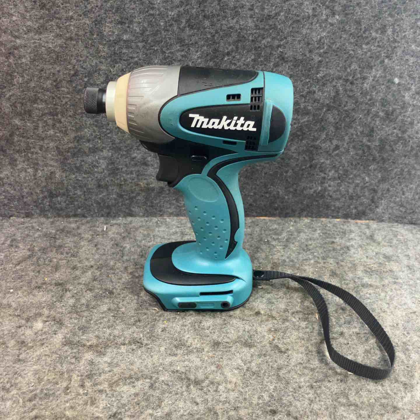 マキタ makita TD135D 充電式インパクトドライバー【リライズ野田愛宕店】【中古】管理番号：ITISZKBLHWHG ◇マキタ(makita) コードレスインパクトドライバー TD135DZ【鴻巣店