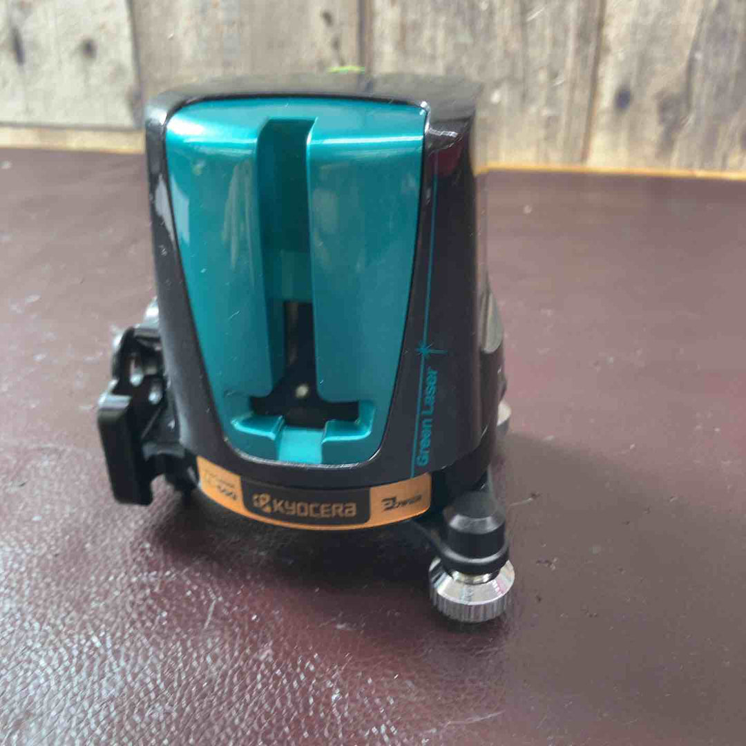 【中古美品】◇京セラ(Kyocera) グリーンレーザー墨出器 LL-50G 4372401【東大和店】