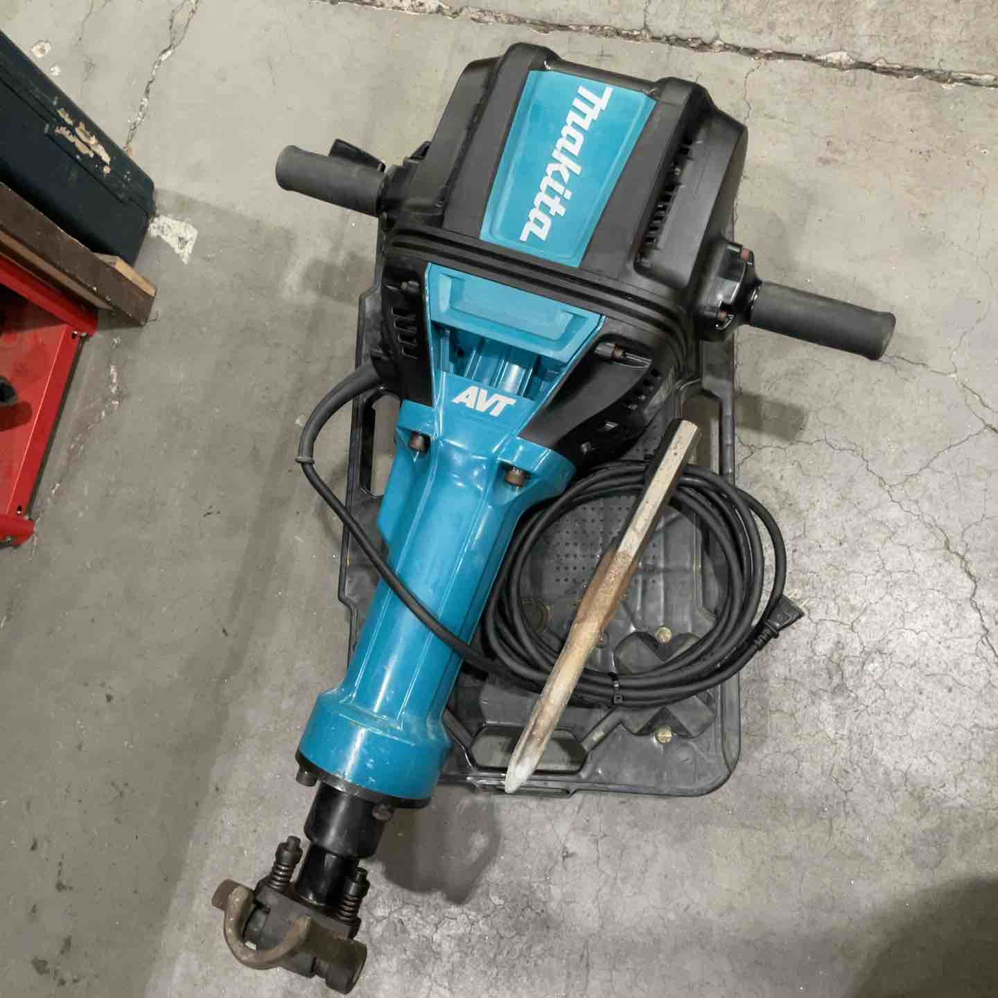 店頭受取り限定】☆マキタ(makita) 電動ハンマ HM1812【川口店 店頭受取り限定】☆マキタ(makita) 電動ハンマ HM1812【川口店