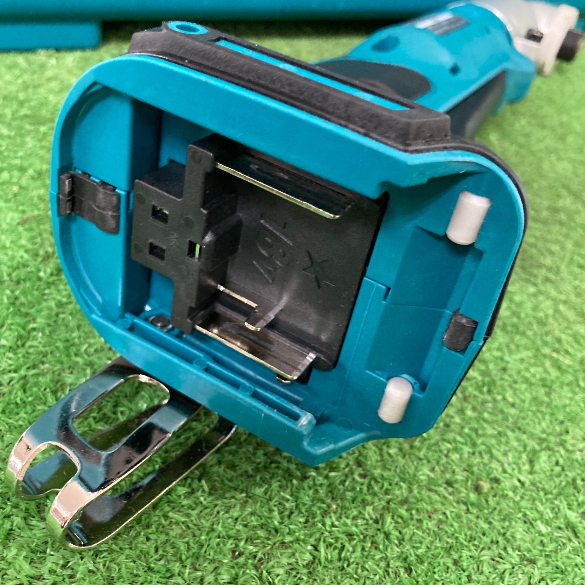 〇マキタ(makita) 充電式アングルインパクトドライバ TL061DRG 〇マキタ(makita) 充電式アングルインパクトドライバ TL061DRG