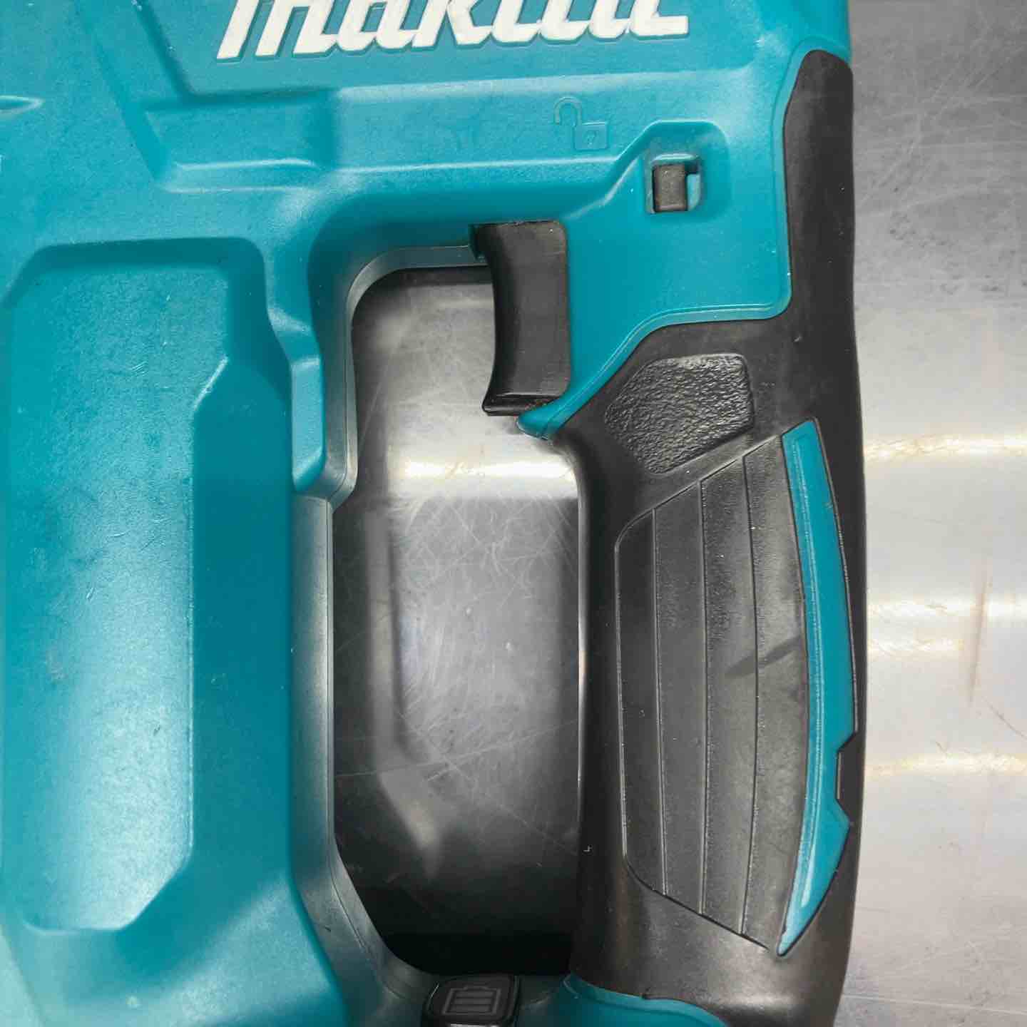 引取限定】マキタ 14.4V充電式タッカ ST111DRG 中古品【うるま市田場】 引取限定】マキタ 14.4V充電式タッカ ST111DRG 中古品【うるま市田場】