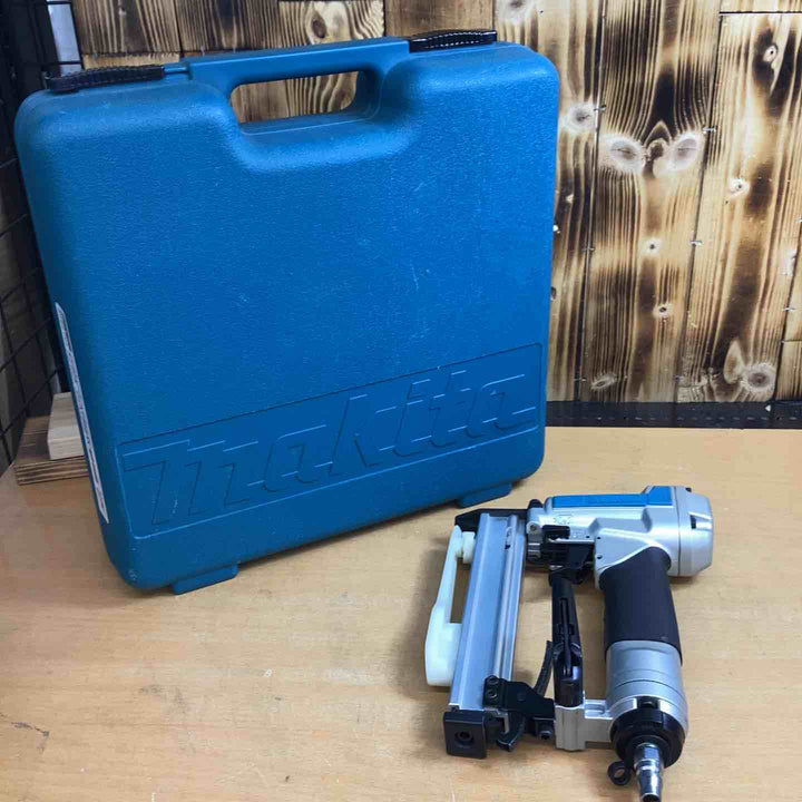 ★マキタ(makita) 常圧エアタッカ AT425AK【越谷店】